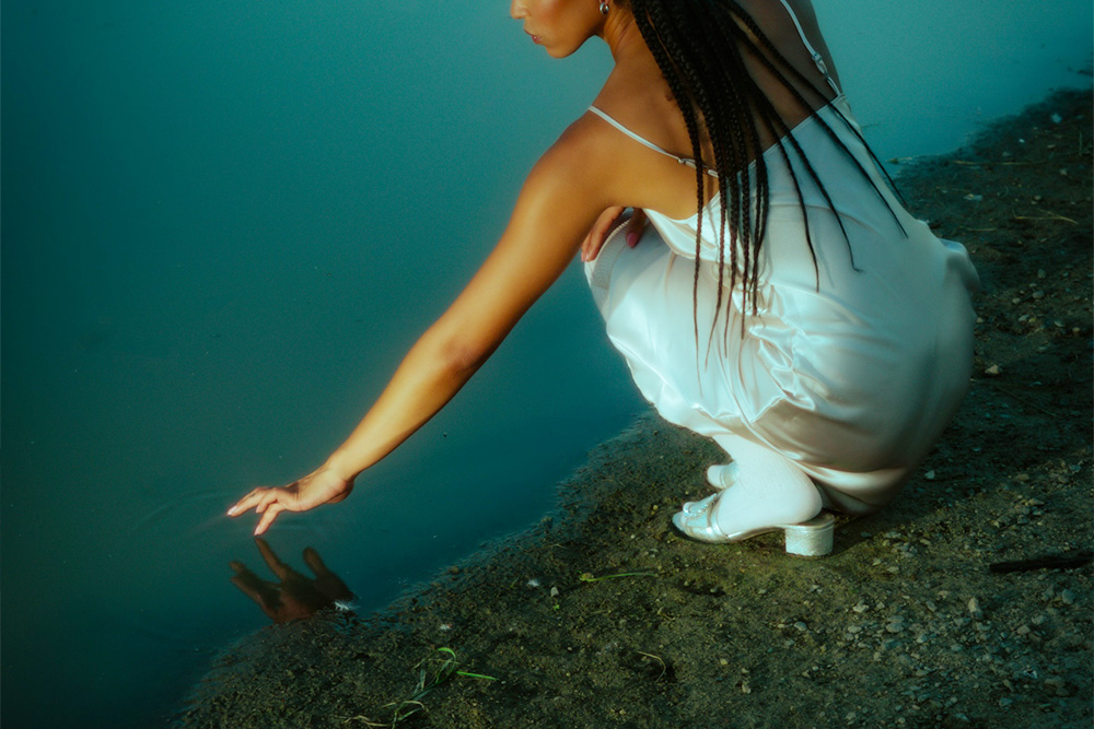 Ornament to visualize how powerful and ubiquitous internal dialogue can be and how visceral honesty feels