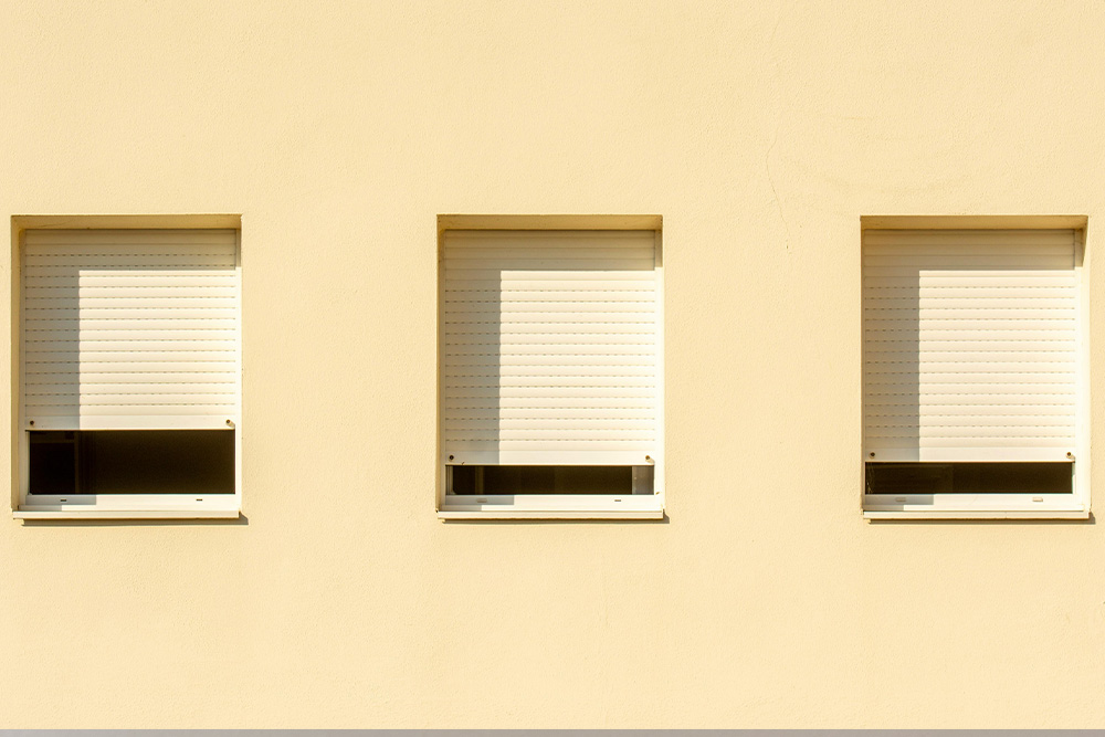 Three windows on a yellow wall opened to different lengths, a visual metaphor to represent the progression in a rule of three