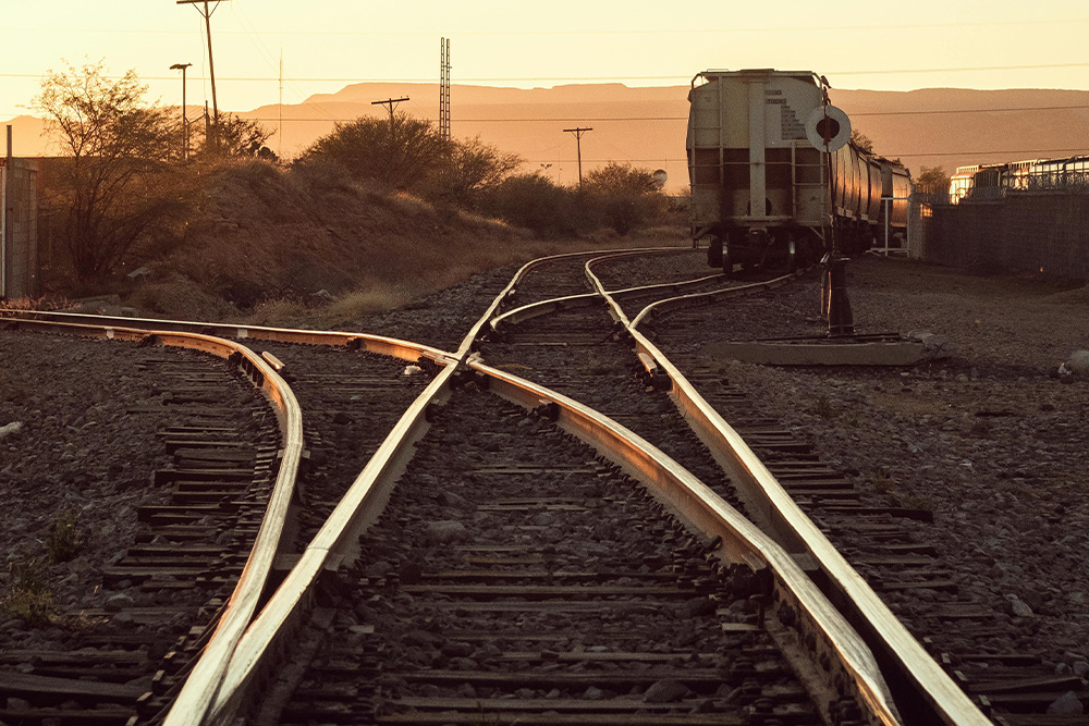 The question of what makes a good story is the dilemma engine, visualized here by a divided train track and a train that has chosen one path — representation of how the protagonist is guided along the story