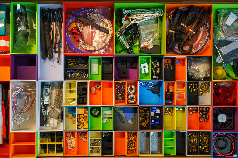 Before you're ready to go to work, your station needs to be very neat... a representation of this extreme for one to undertake critical feedback
