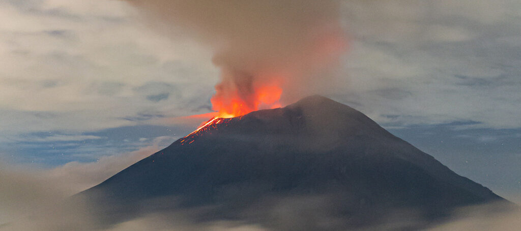 Picture of a volcano about to erupt to give a striking example of effective elements of fiction