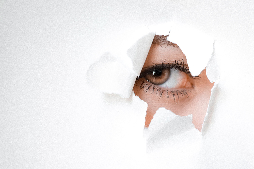 An eye pokes through the page, first-person narrative visual parallel