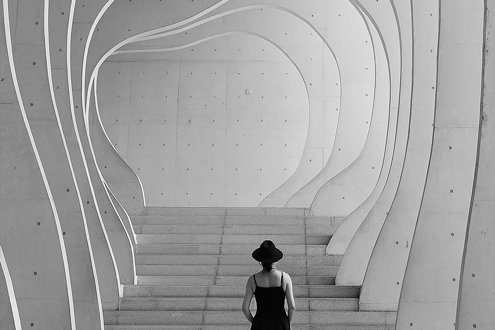 A building made in a formalist fashion to suggest the feeling of formal diction working across forms