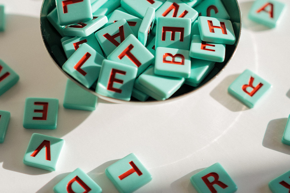 A bowl of alphabets to suggest word choice in syntax