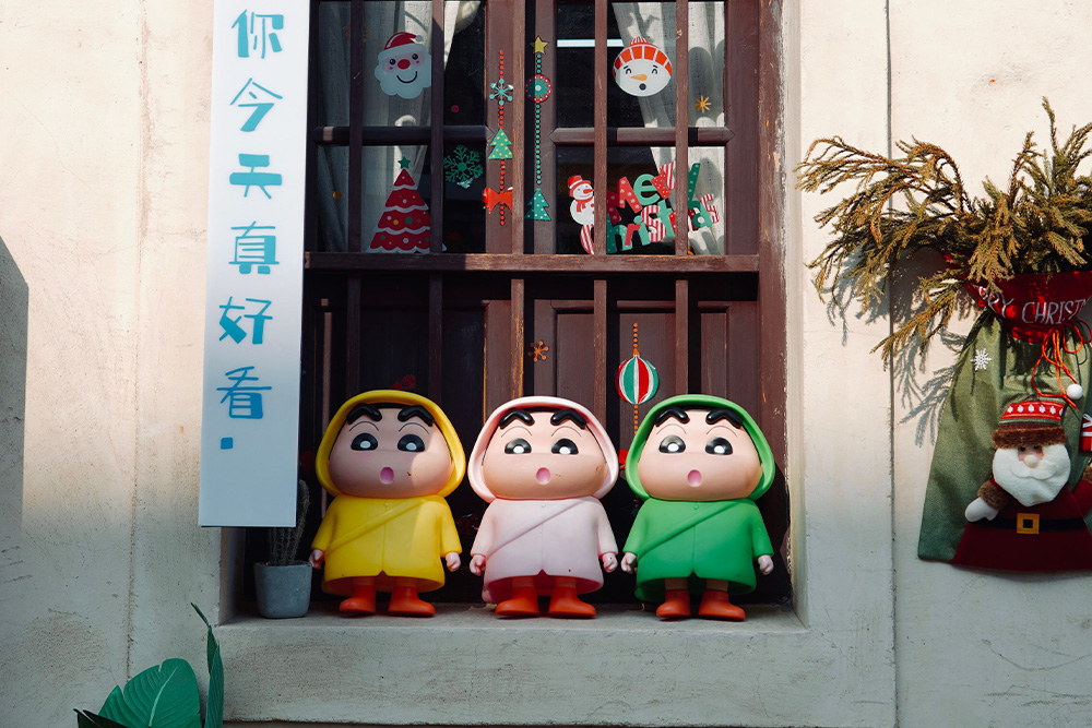 Characters from the television shinchan to suggest excitement in a character bio template